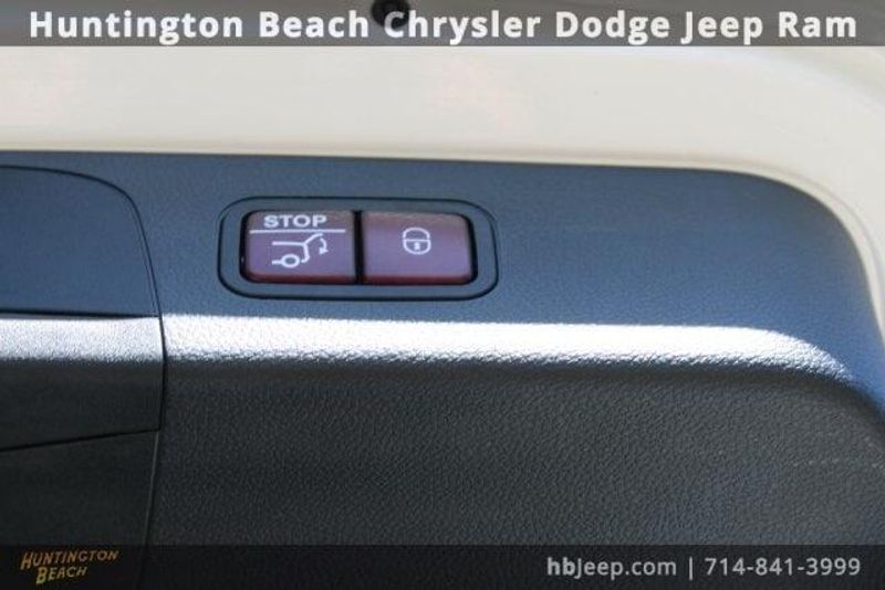 2022 Mercedes-Benz GLC 300Image 37