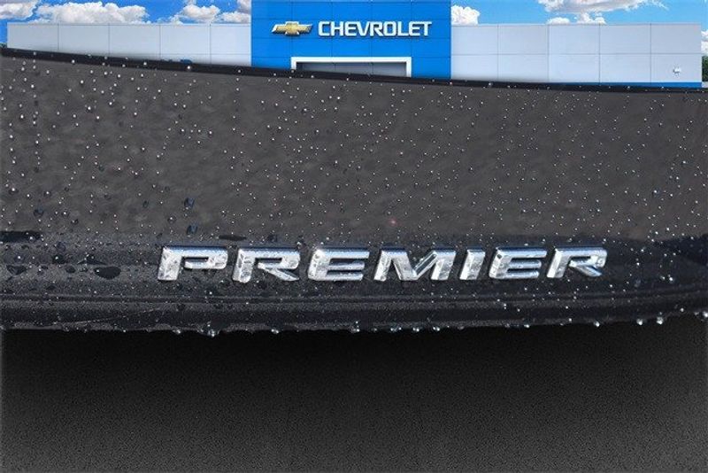 2024 Chevrolet Suburban PremierImage 5