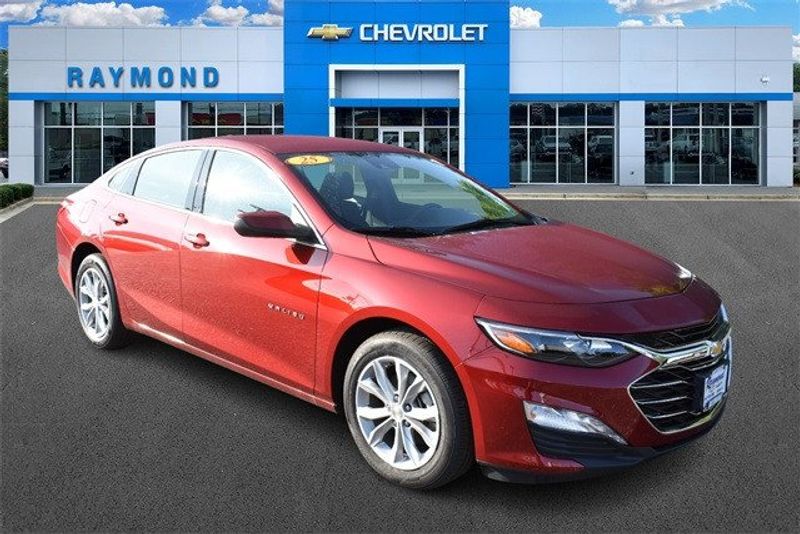 2025 Chevrolet Malibu LTImage 1