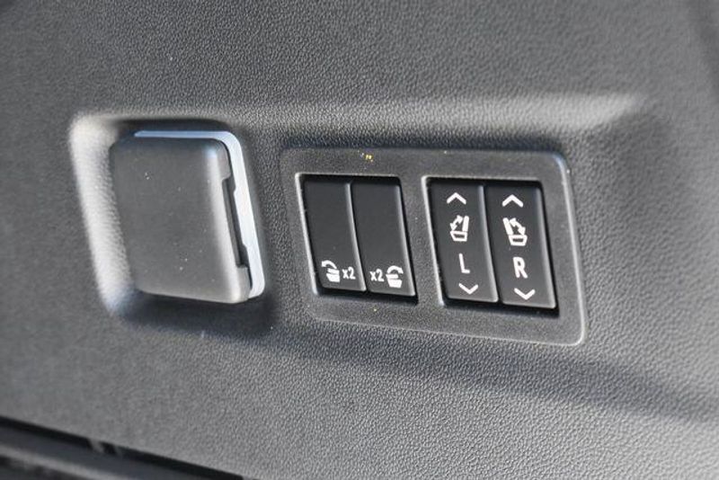 New 2026 Chevrolet Suburban PremierImage 24