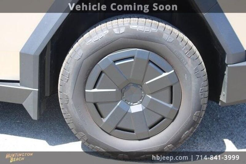 2024 Tesla Cybertruck BaseImage 9