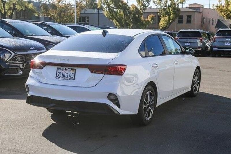 2024 Kia Forte LXSImage 10