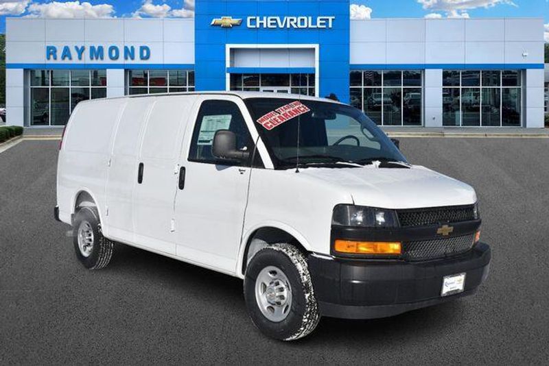 New 2025 Chevrolet Express 2500 Work VanImage 1