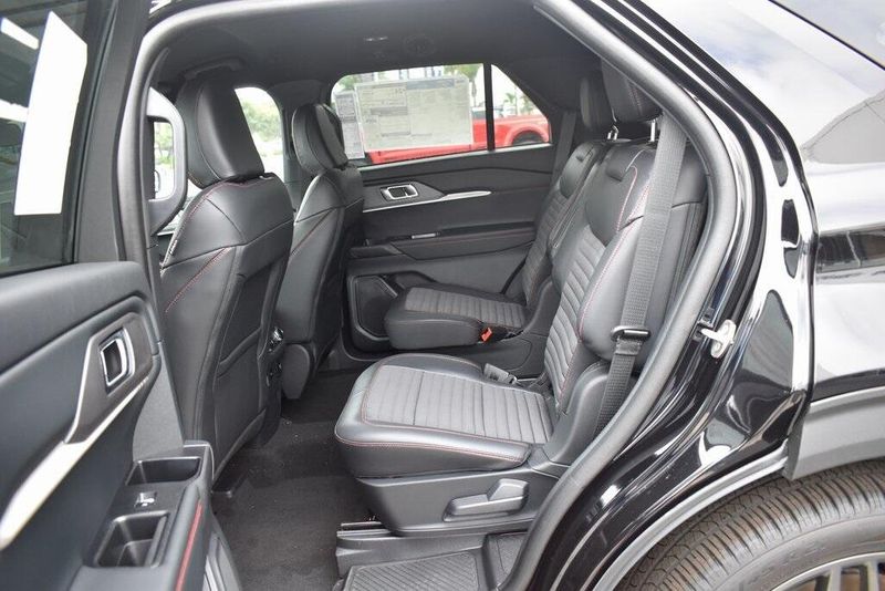 New 2025 Ford Explorer ST-LineImage 9