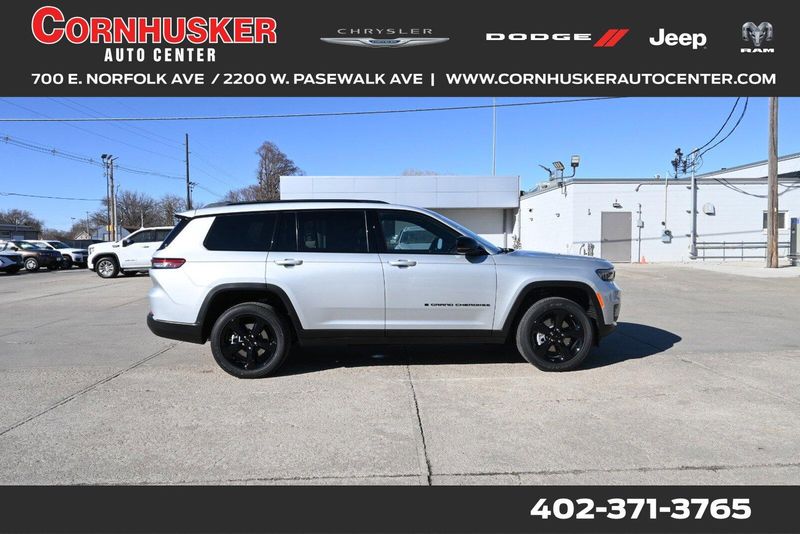 2025 Jeep Grand Cherokee L Altitude XImage 1
