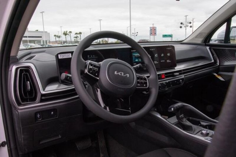 2025 Kia Sorento LXImage 10