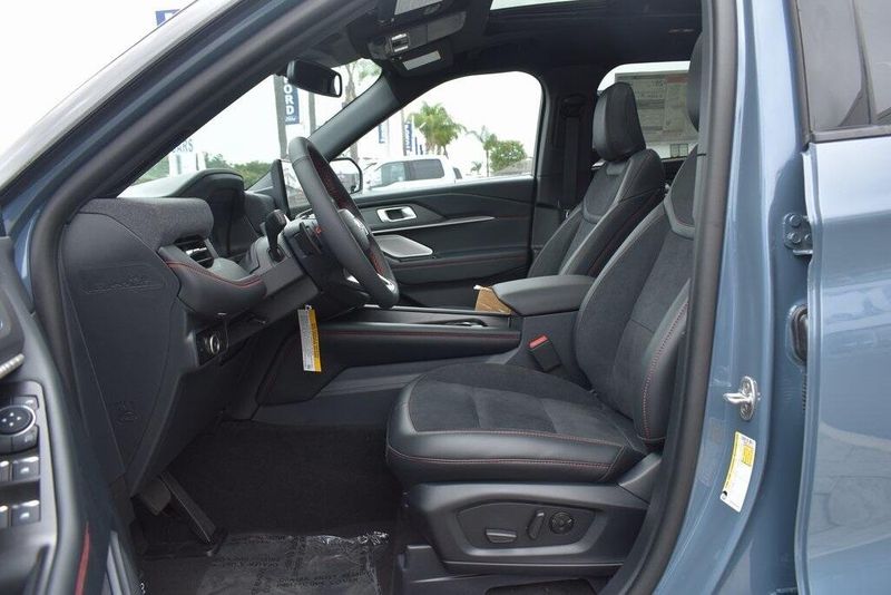New 2025 Ford Explorer STImage 17