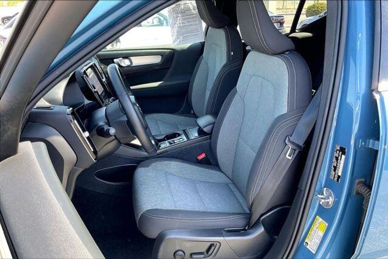 Used 2024 Volvo XC40 B5 CoreImage 23
