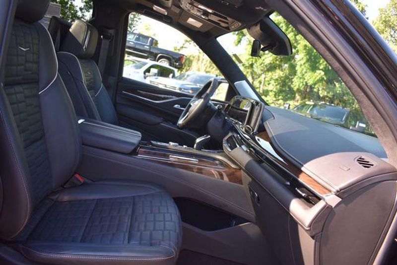 Used 2024 Cadillac Escalade Sport PlatinumImage 17