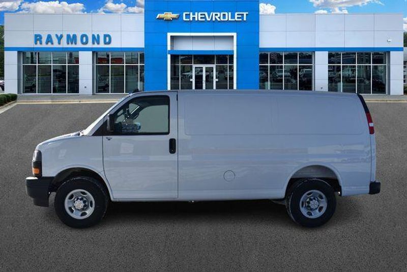 New 2025 Chevrolet Express 2500 Work VanImage 7