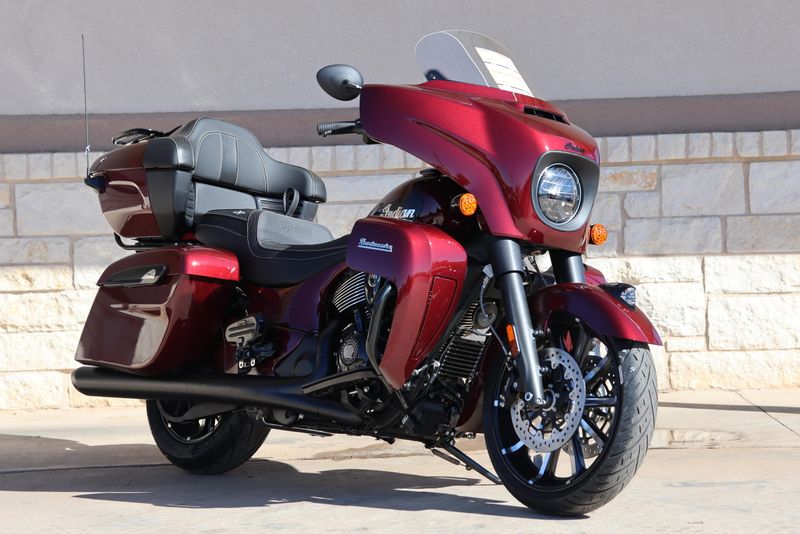 2024 INDIAN MOTORCYCLE INDIAN ROADMASTER DARK HORSE WITH AUDIO MAROON METALLIC 