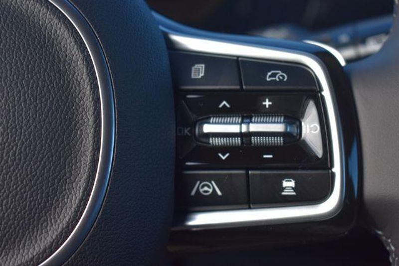 New 2026 Kia Carnival Hybrid EXImage 31