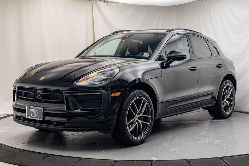 2023 Porsche Macan TImage 1