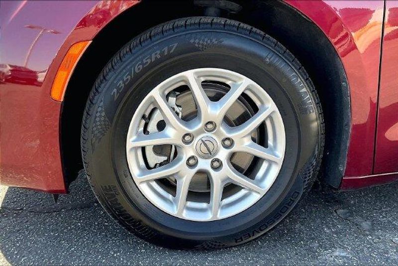 Used 2023 Chrysler Voyager LXImage 8