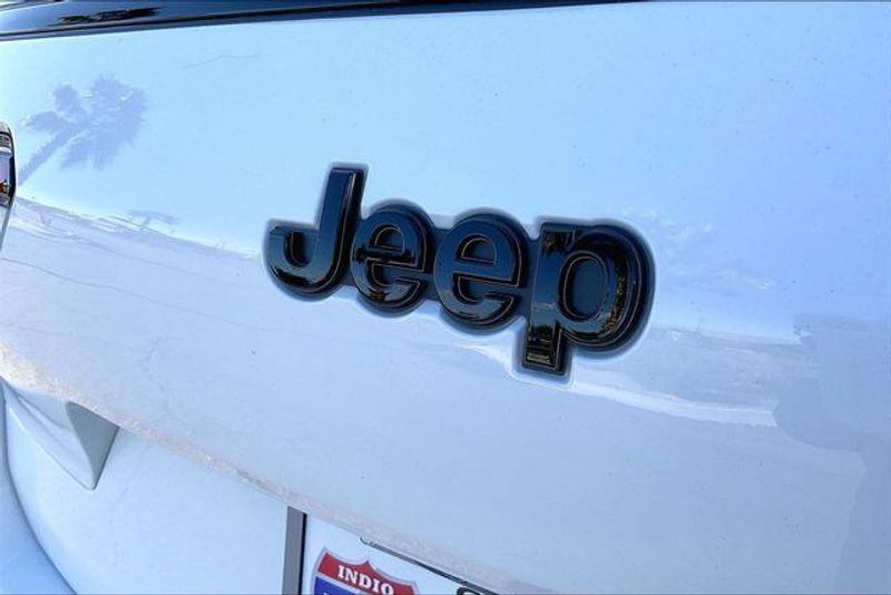 New 2025 Jeep Grand Cherokee L Altitude 4x2Image 13