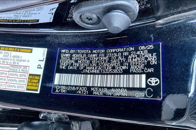 Used 2025 Toyota Corolla Hatchback SEImage 32