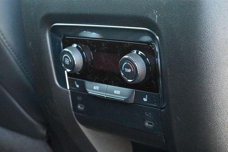 New 2026 Chevrolet Suburban PremierImage 18