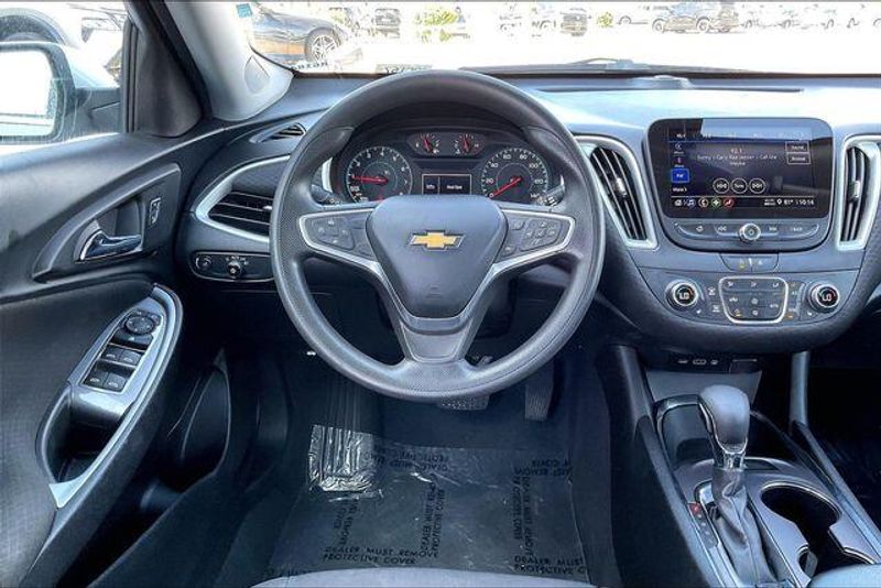 Used 2022 Chevrolet Malibu LTImage 4