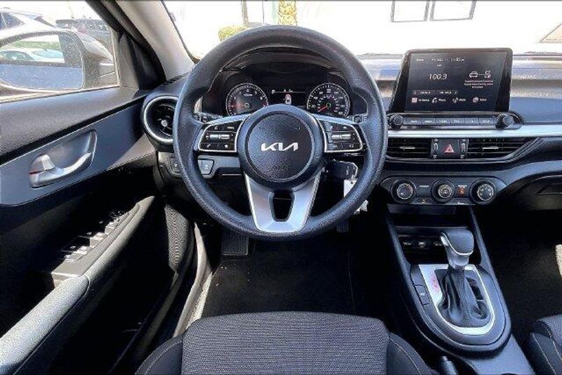 Used 2023 Kia Forte LXSImage 4