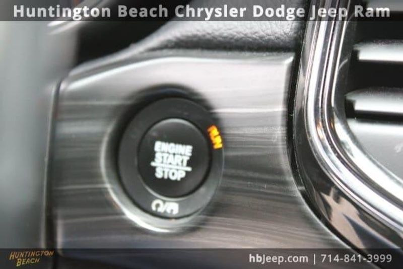 2021 Jeep Grand Cherokee Laredo XImage 24