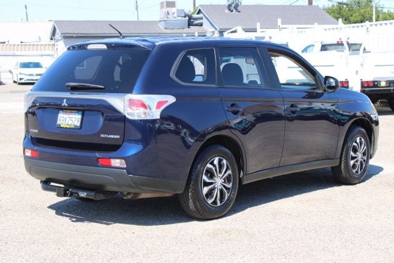 2014 Mitsubishi Outlander ESImage 4