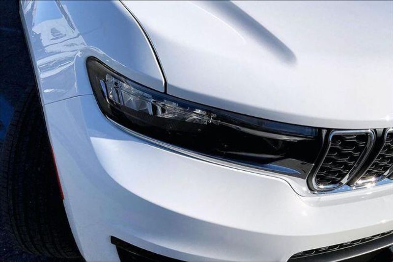 New 2025 Jeep Grand Cherokee L Laredo X 4x2Image 11