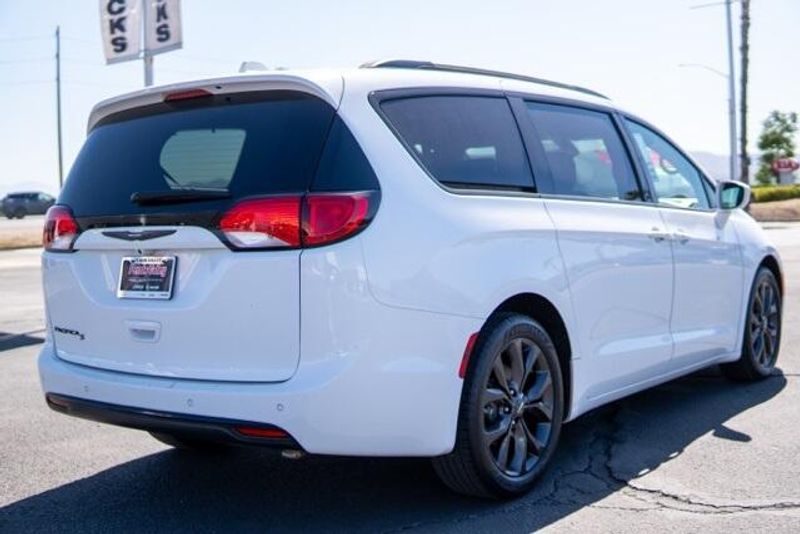 2019 Chrysler Pacifica Touring L PlusImage 7