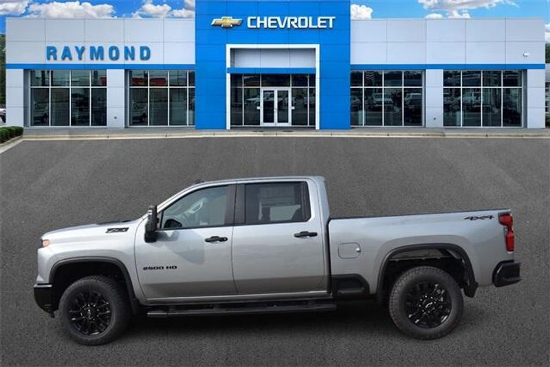 2025 Chevrolet Silverado 2500HD CustomImage 6