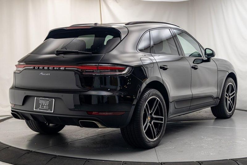 2021 Porsche Macan BaseImage 5