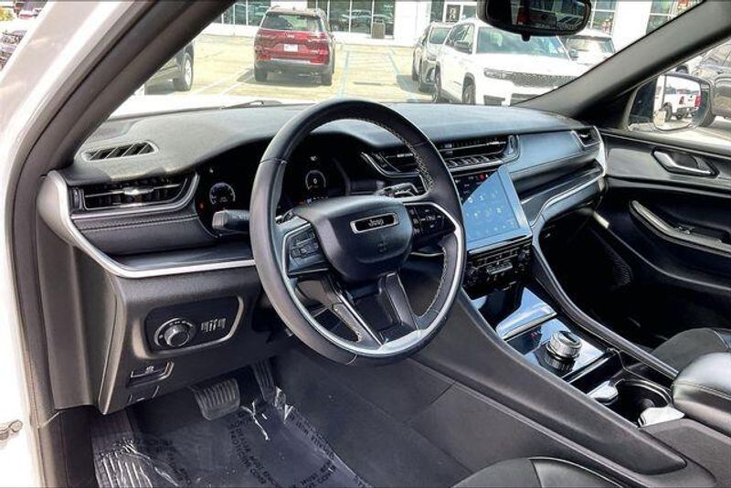 Used 2023 Jeep Grand Cherokee L AltitudeImage 13