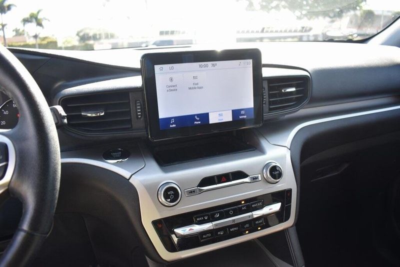 Used 2022 Ford Explorer XLTImage 19