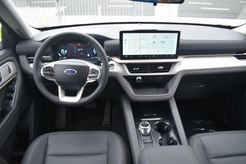 New 2025 Ford Explorer ActiveImage 12