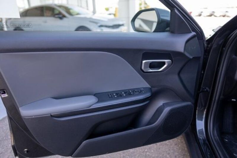 New 2025 Kia K4 LXImage 10