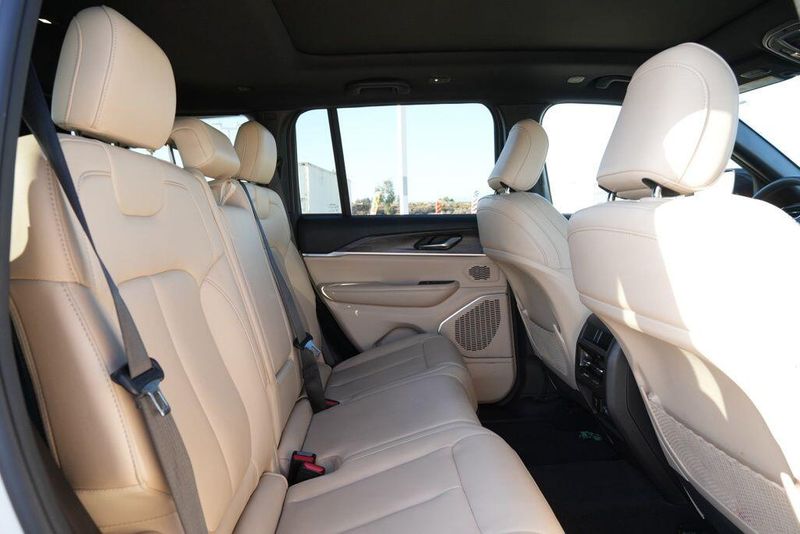 Used 2024 Jeep Grand Cherokee 4xeImage 17