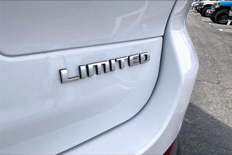 New 2026 Jeep Grand Cherokee L Limited 4x4Image 13