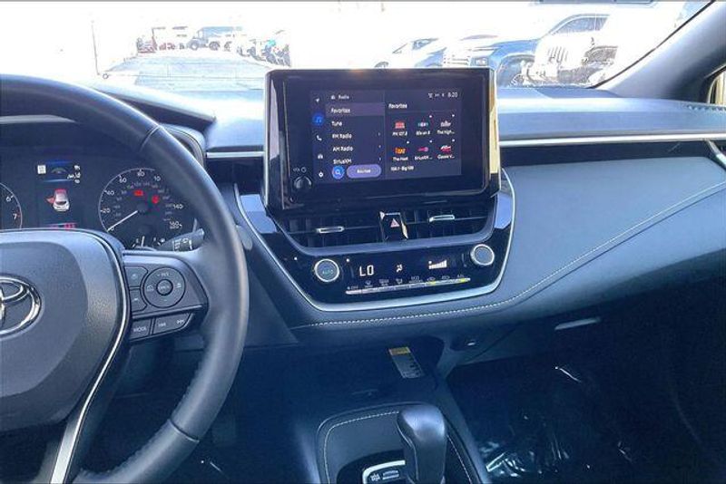 Used 2025 Toyota Corolla Hatchback SEImage 5