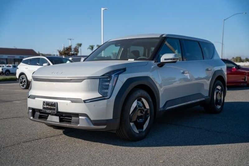 New 2026 Kia EV9 Light Long RangeImage 3