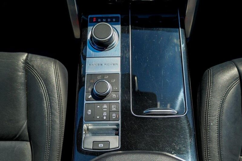 2016 Land Rover Range Rover SuperCharged photo 40