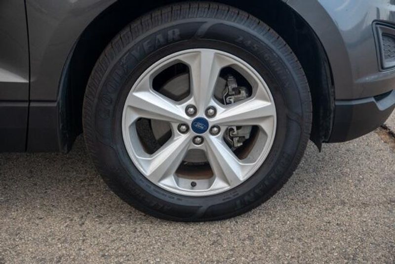 Used 2017 Ford Edge SEImage 9