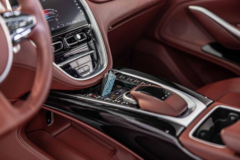 2021 Aston Martin DBX AM8 photo 21