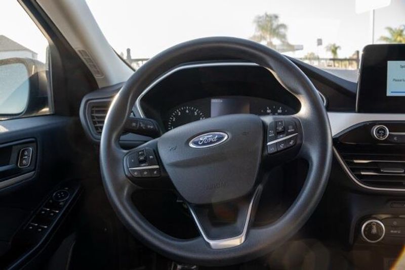 Used 2022 Ford Escape SEImage 16