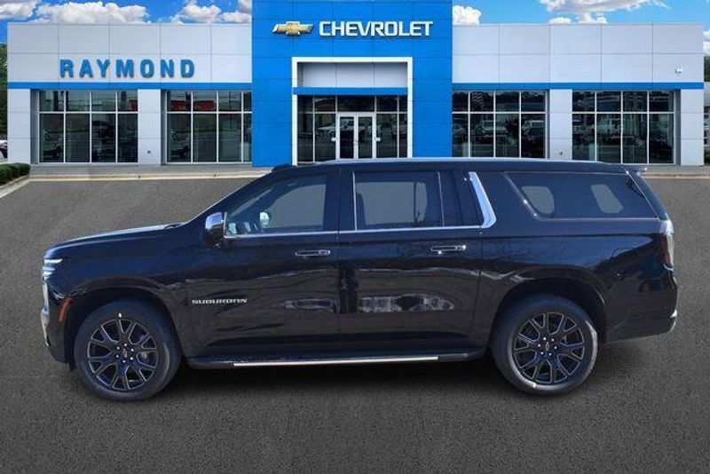 New 2026 Chevrolet Suburban PremierImage 7