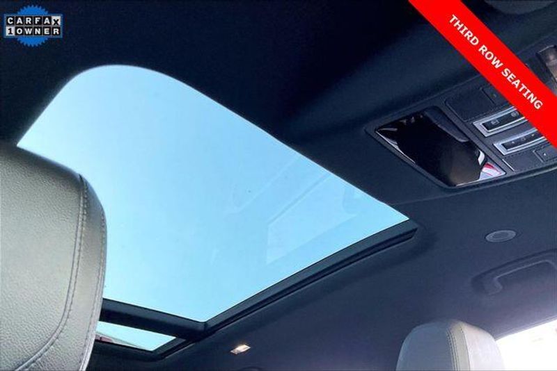 Used 2024 Land Rover Defender X-Dynamic SEImage 29