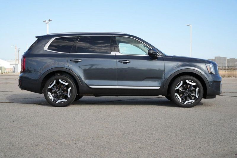 Used 2024 Kia Telluride LXImage 8