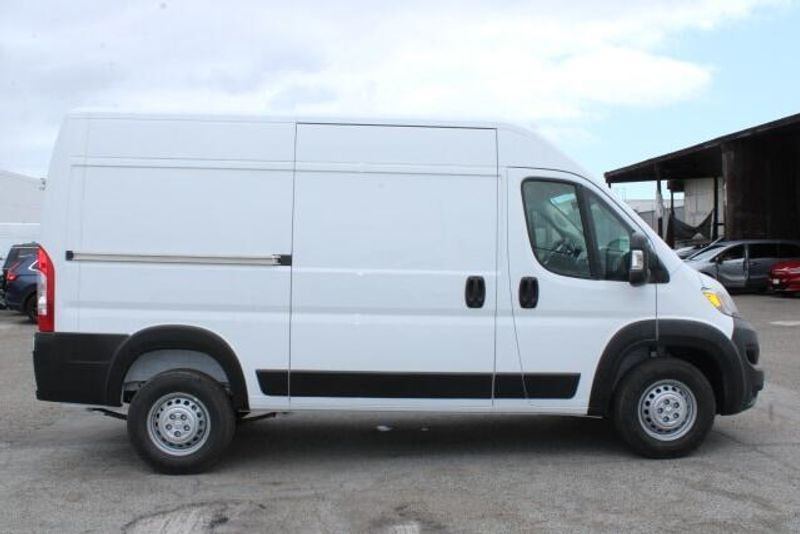 2025 RAM ProMaster 1500 High Roof 136 WBImage 3