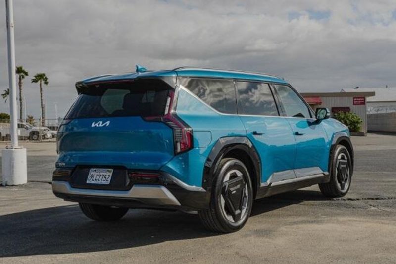2024 Kia EV9 LandImage 7