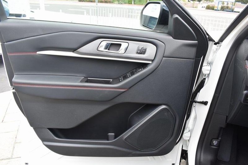 2025 Ford Explorer ST-LineImage 12