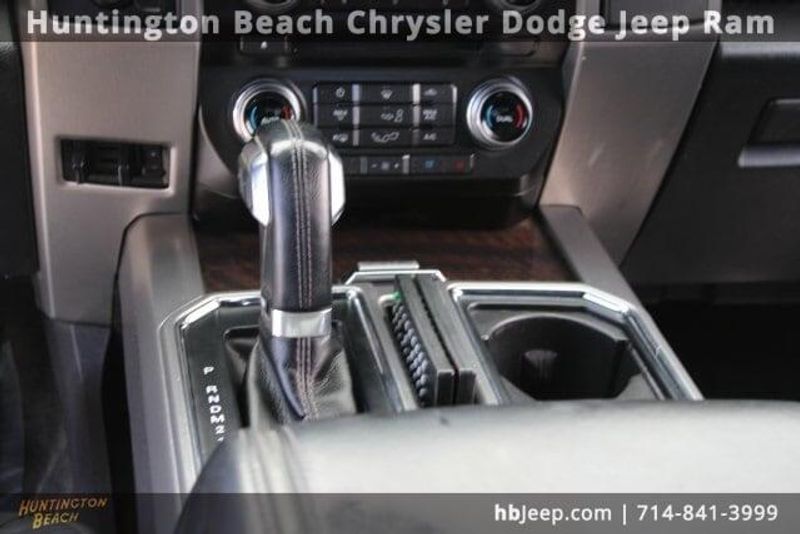 2015 Ford F-150 PlatinumImage 18