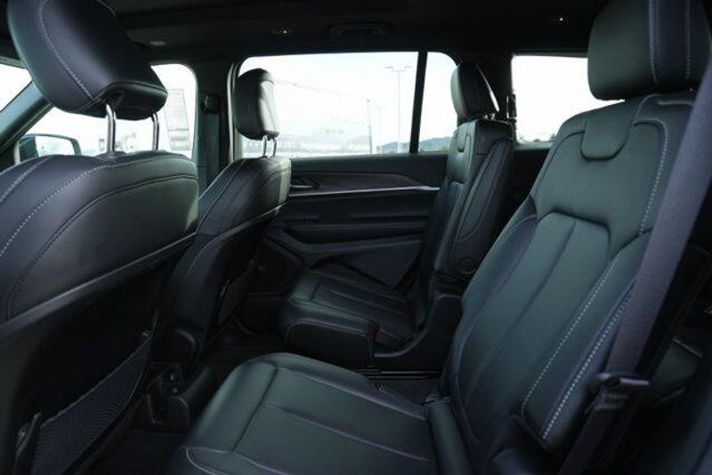 Used 2025 Jeep Grand Cherokee L LimitedImage 13