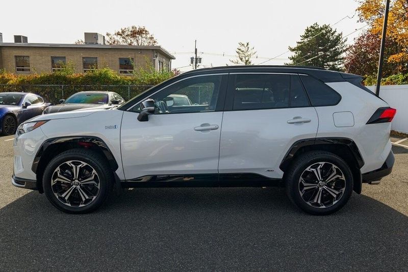 2024 Toyota RAV4 Prime XSE photo 3